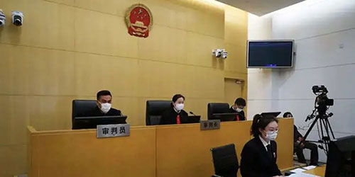 婴儿高烧40度未察觉，育婴师被雇主打伤 法院判决与行业反思